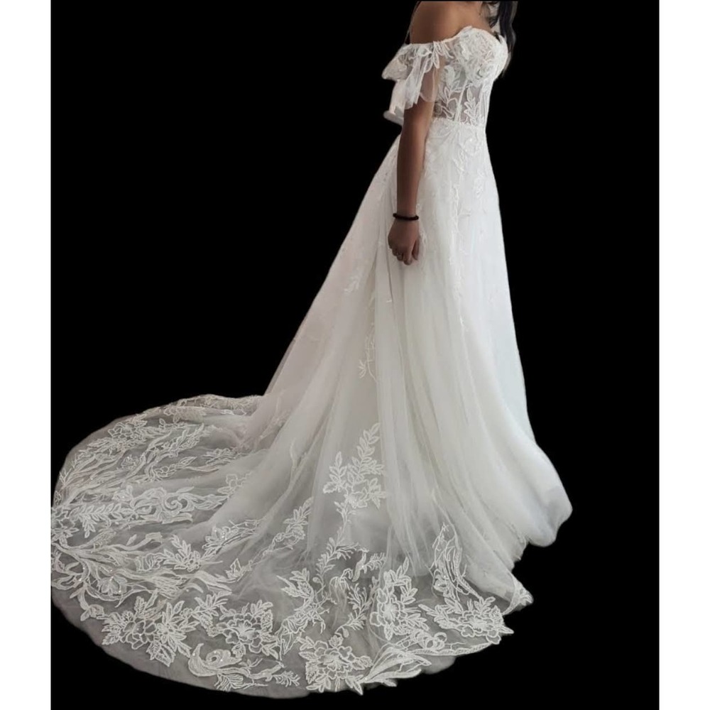 NEW Bella Bridal Wedding Dress Size 4